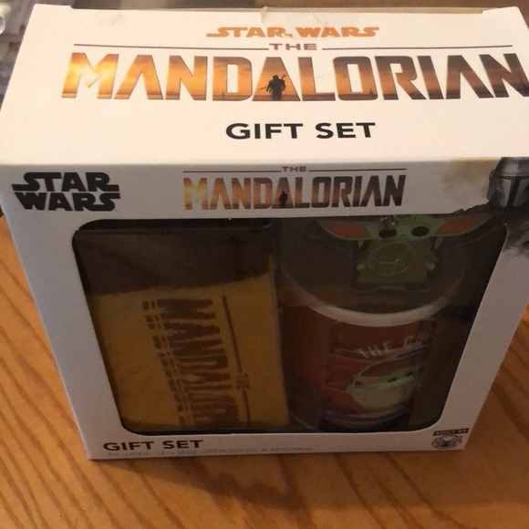 Star Wars “The Mandalorian” Gift Set. Sock, Mug and Keychain - Picture 4 of 4